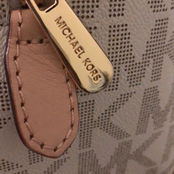 Michael Kors Grayson Vanilla medium satchel bag - Picture 6 of 7